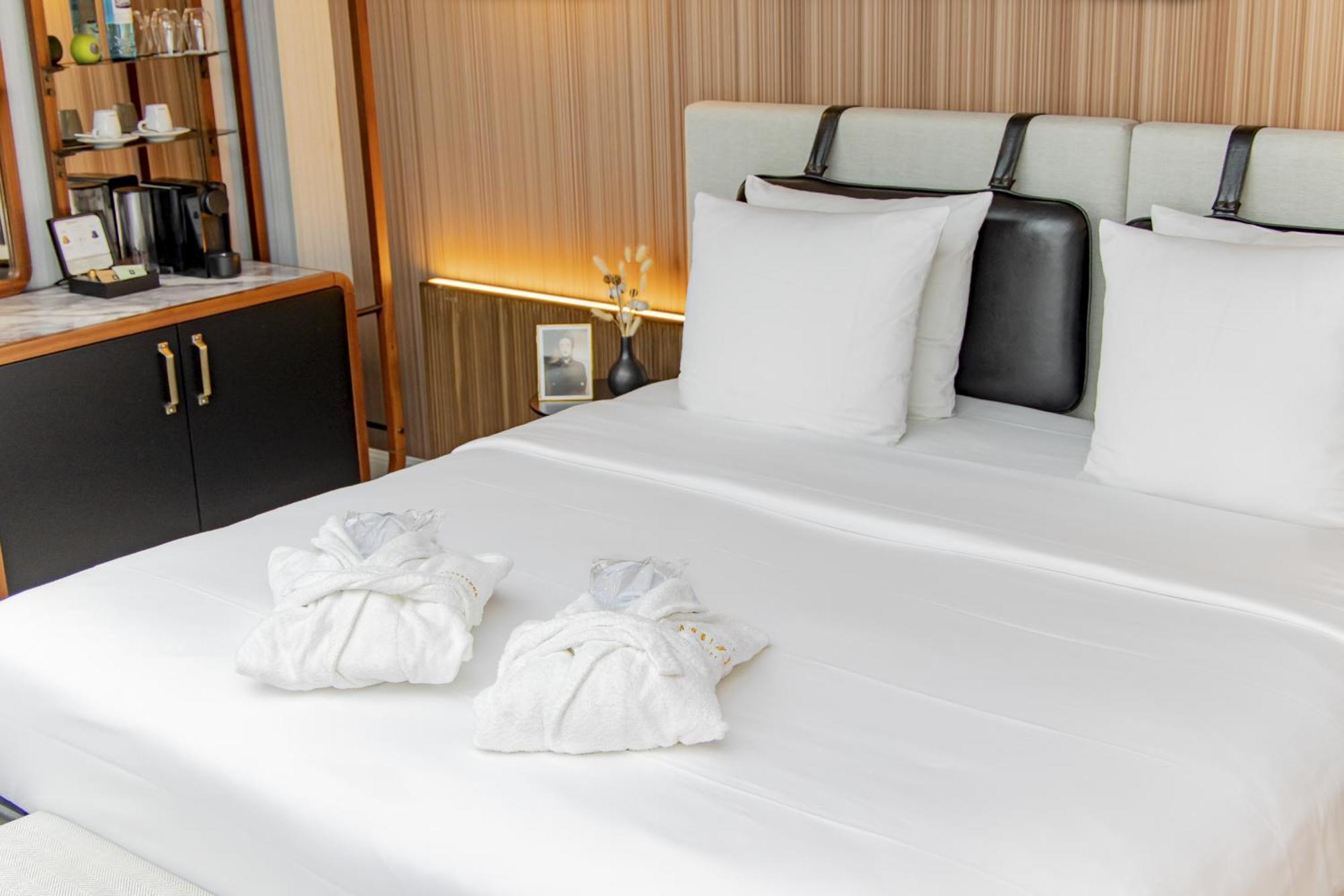 Hotel Muze - Handwritten Collection