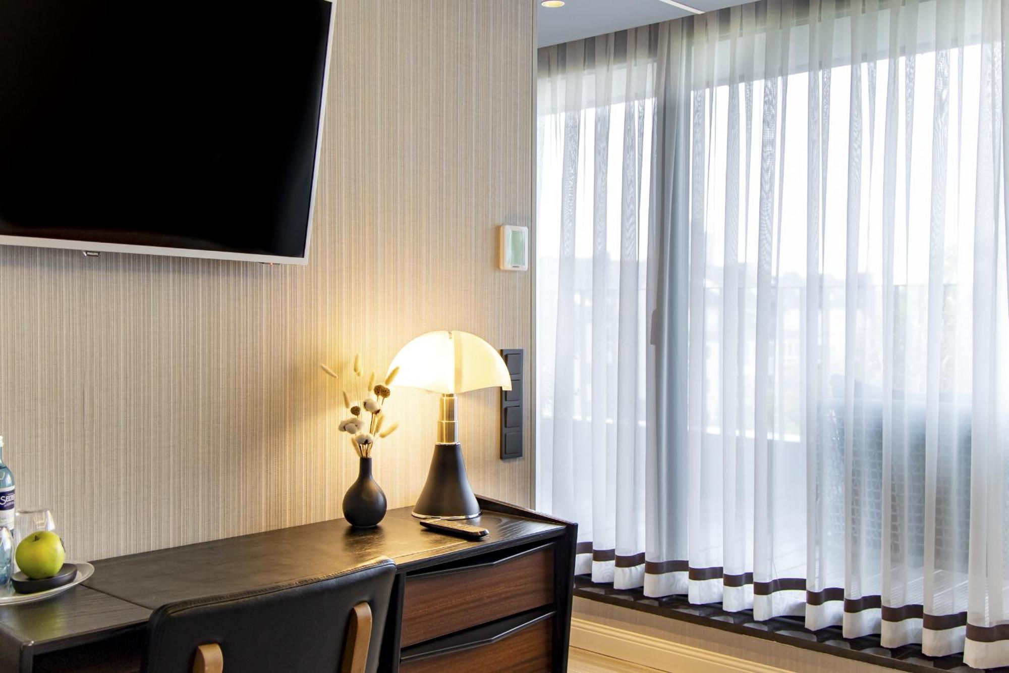 Hotel Muze - Handwritten Collection