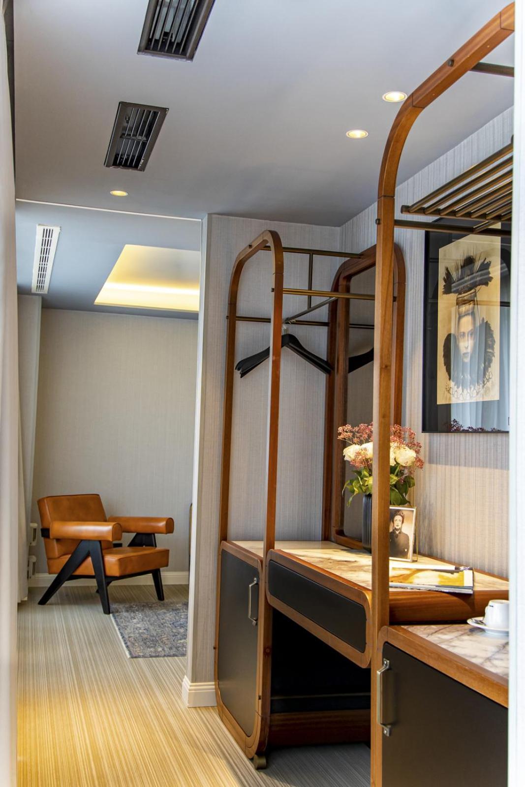Muze - Handwritten Collection Hotel
