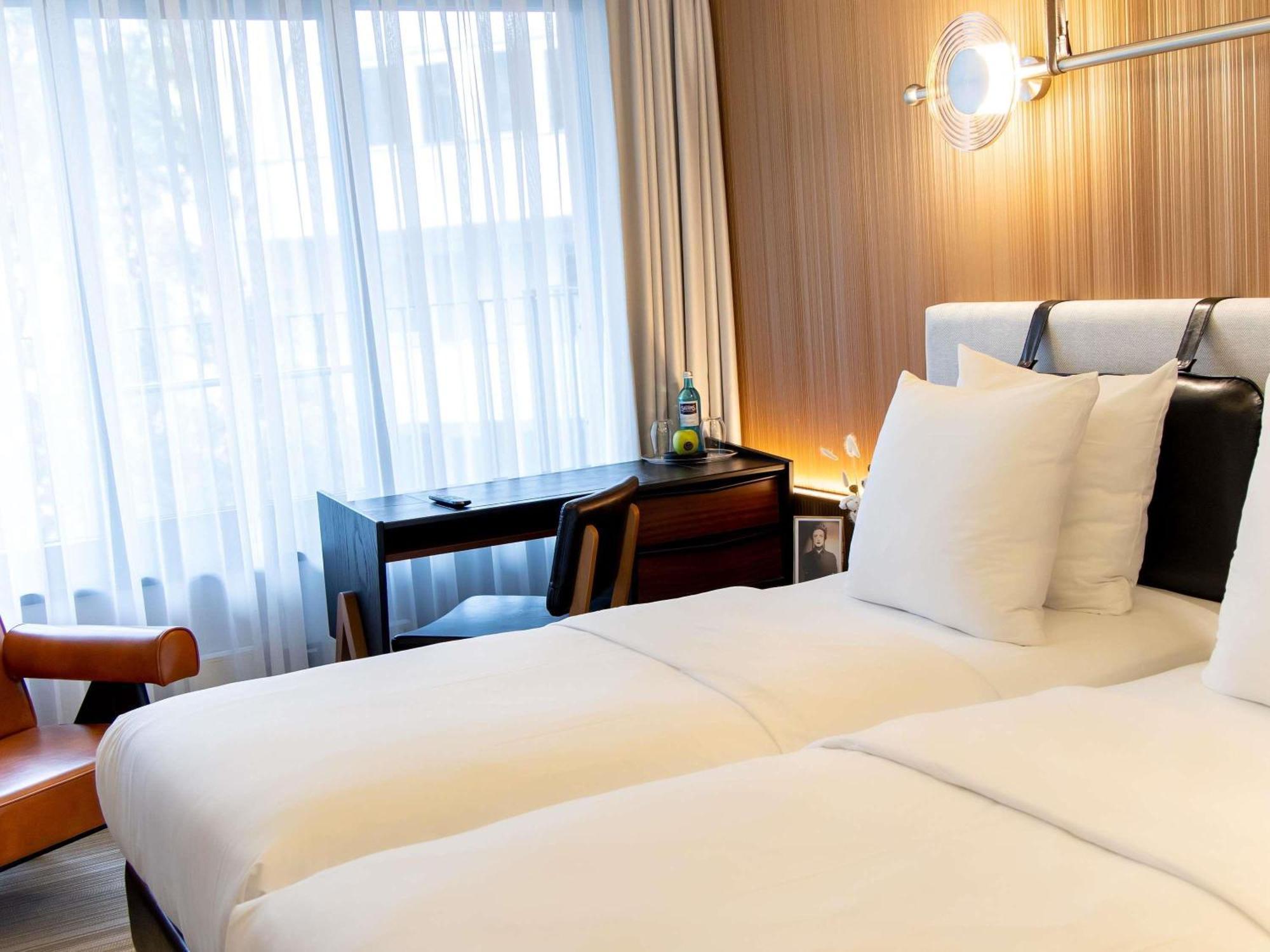 Muze - Handwritten Collection