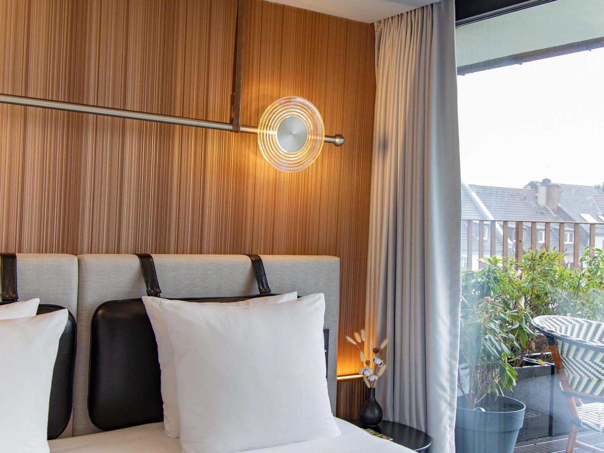 Hotel Muze - Handwritten Collection