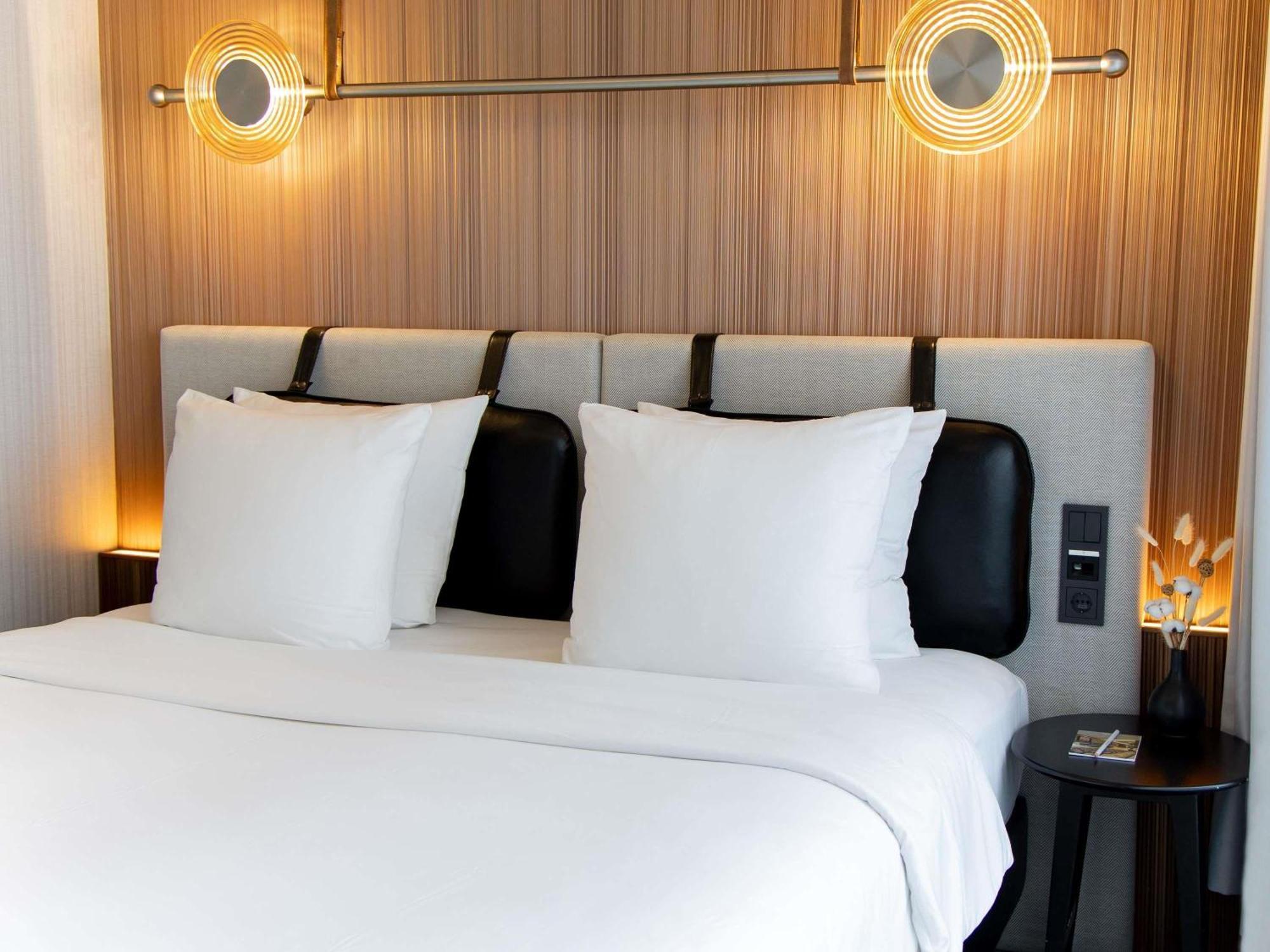 Hotel Muze - Handwritten Collection