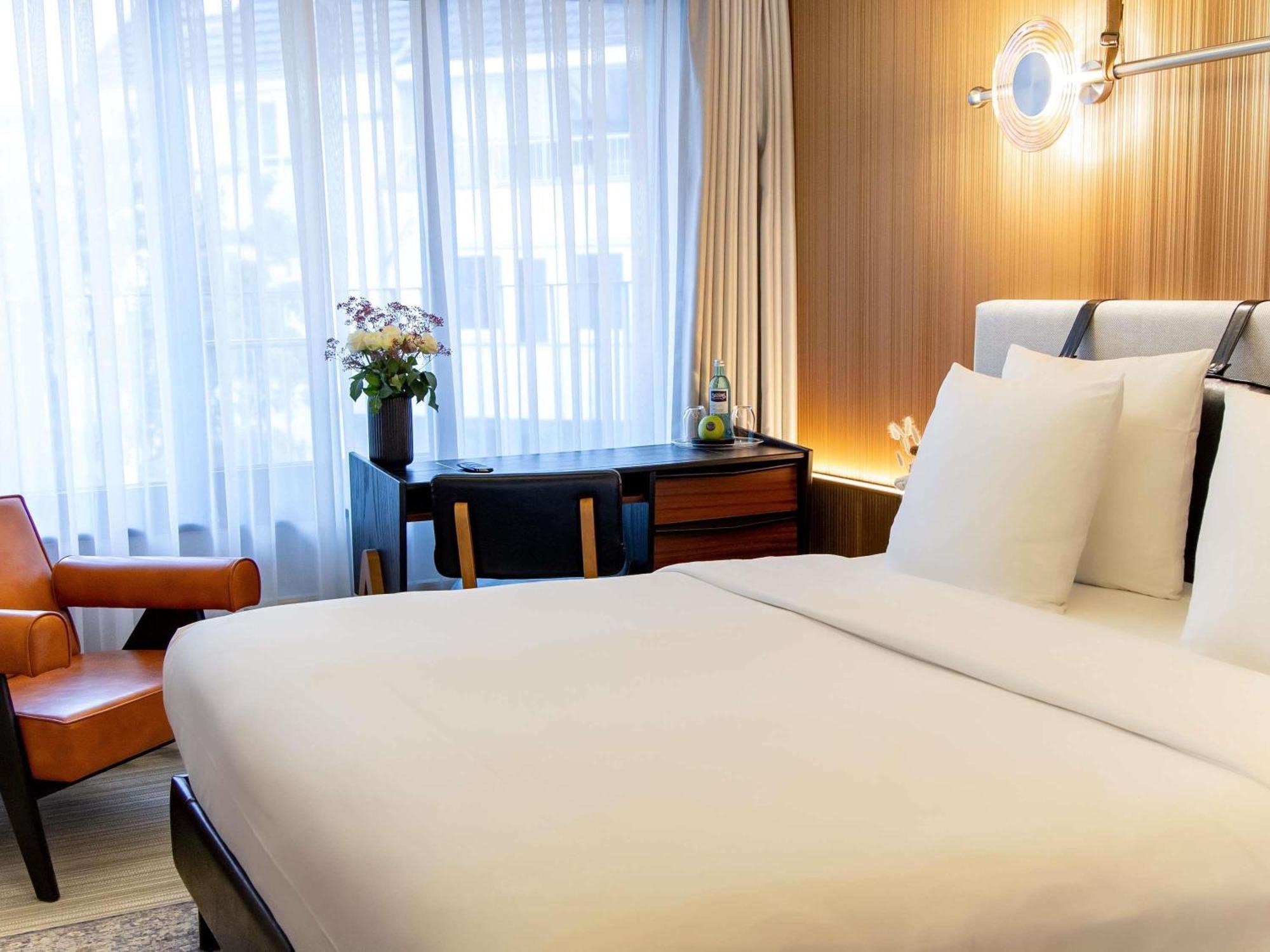 Muze - Handwritten Collection