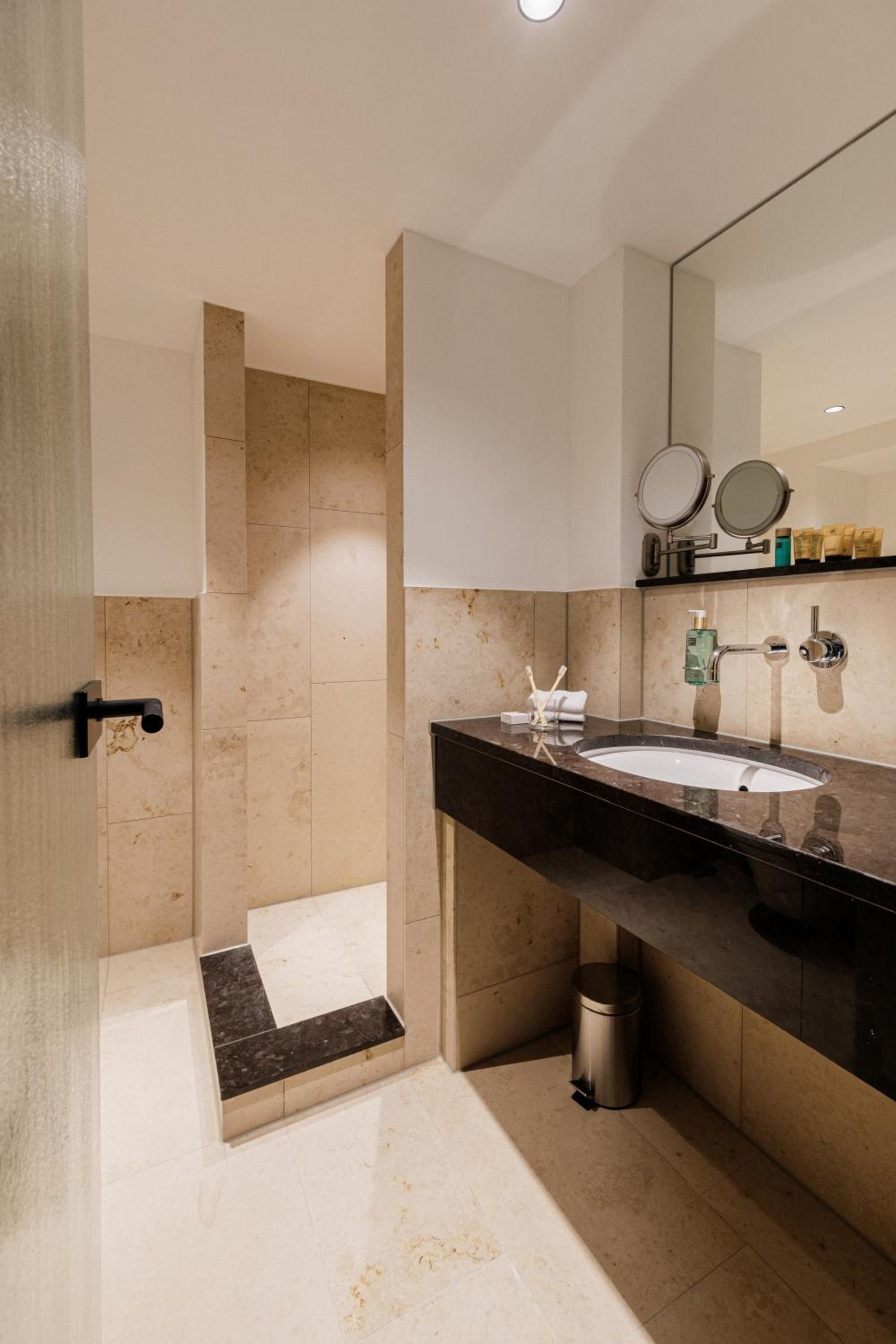 Muze - Handwritten Collection