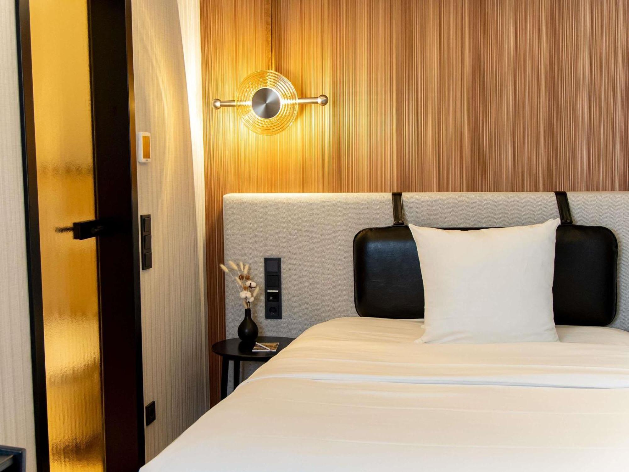 Hotel Muze - Handwritten Collection