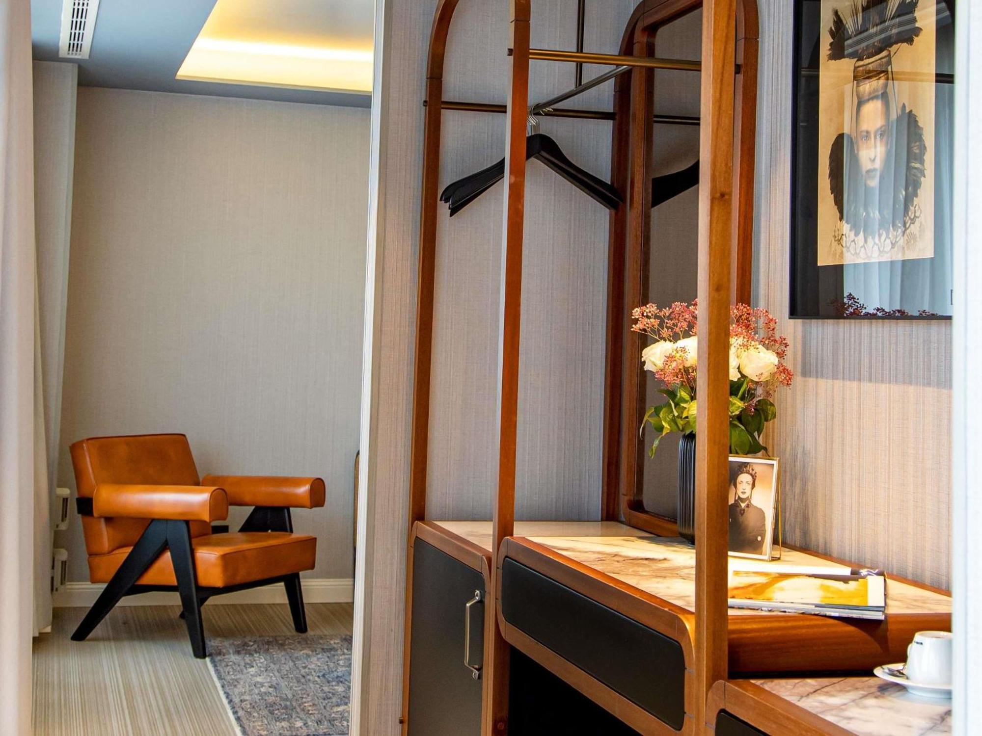 Hotel Muze - Handwritten Collection 4*