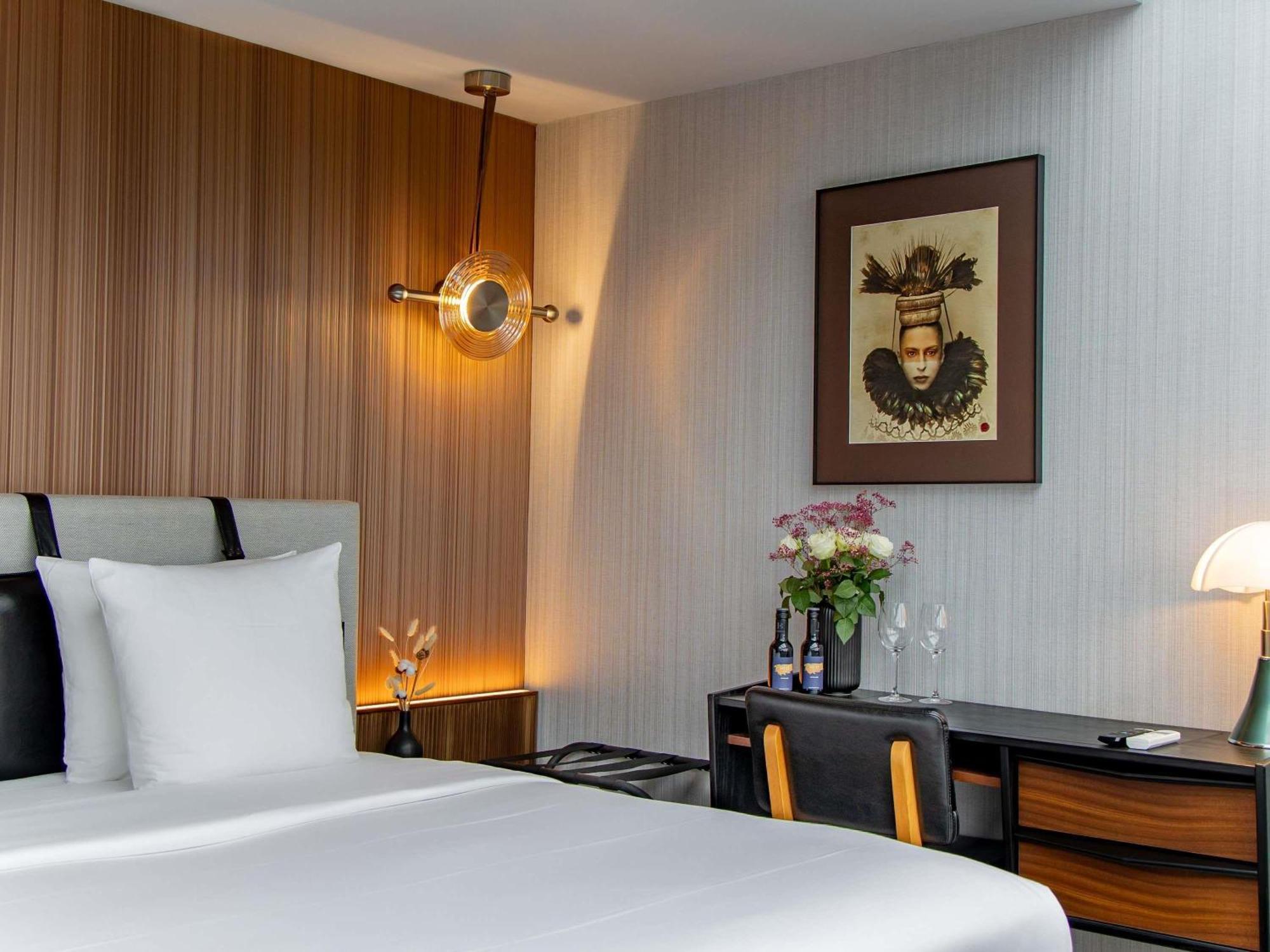 Muze - Handwritten Collection Hotel