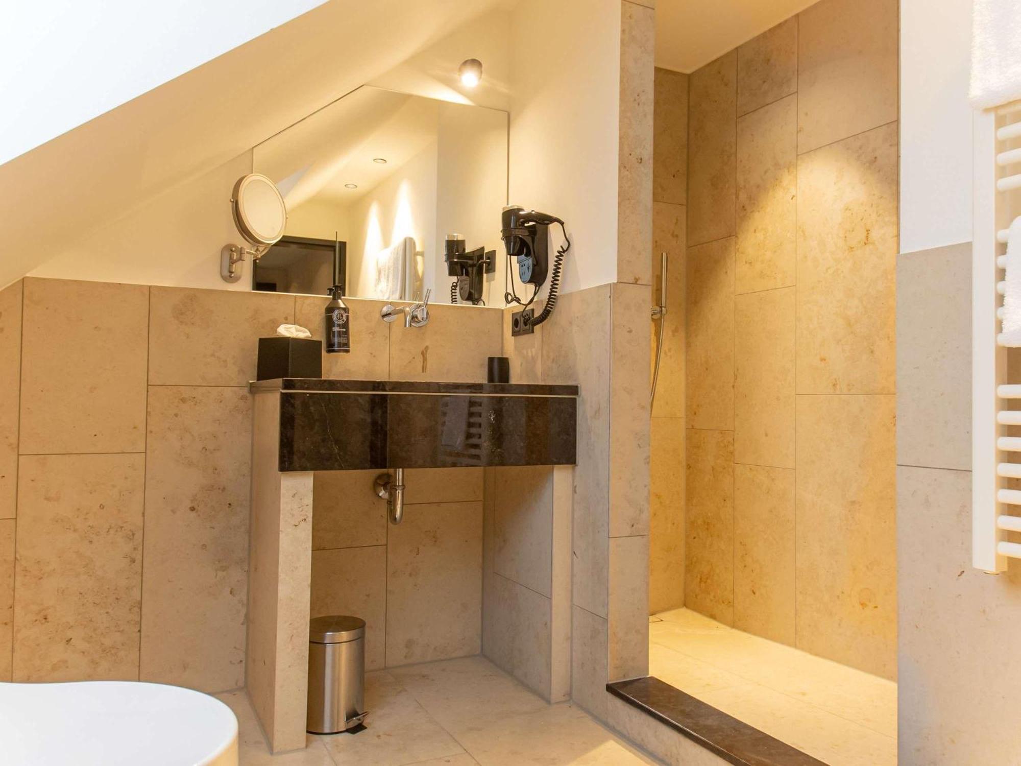 Muze - Handwritten Collection Hotel